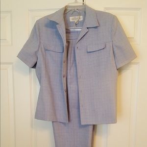 Ladies pants suit